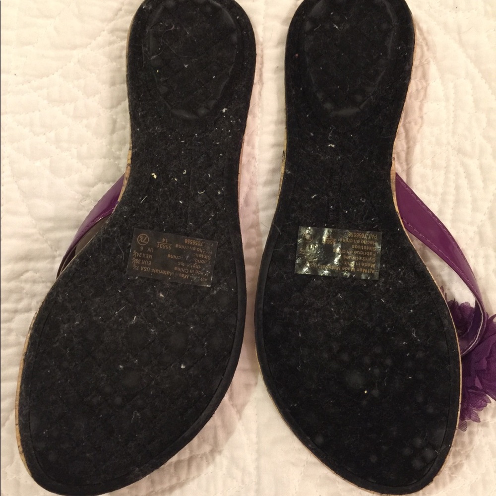 Flower Puff Slides - Picture 2 of 2